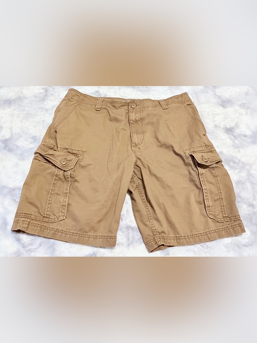 Old Navy Men's Cargo Shorts in Tan